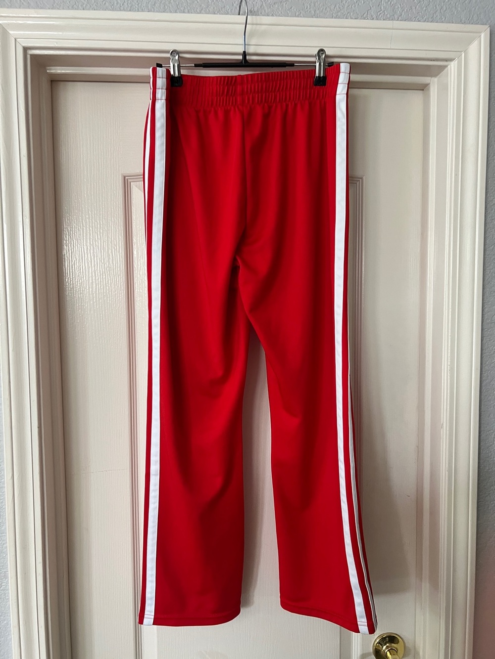 Baleaf - women’s red track pants- like new
Size medium